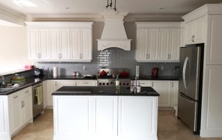 After photos of a kitchen cabinets door spraying project in Erin, Toronto, featuring Benjamin Moore Cloud White OC-31 Thunder on cabinets