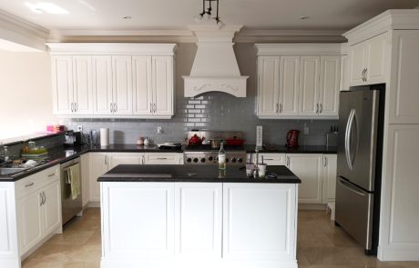 After photos of a kitchen cabinets door spraying project in Erin, Toronto, featuring Benjamin Moore Cloud White OC-31 Thunder on cabinets