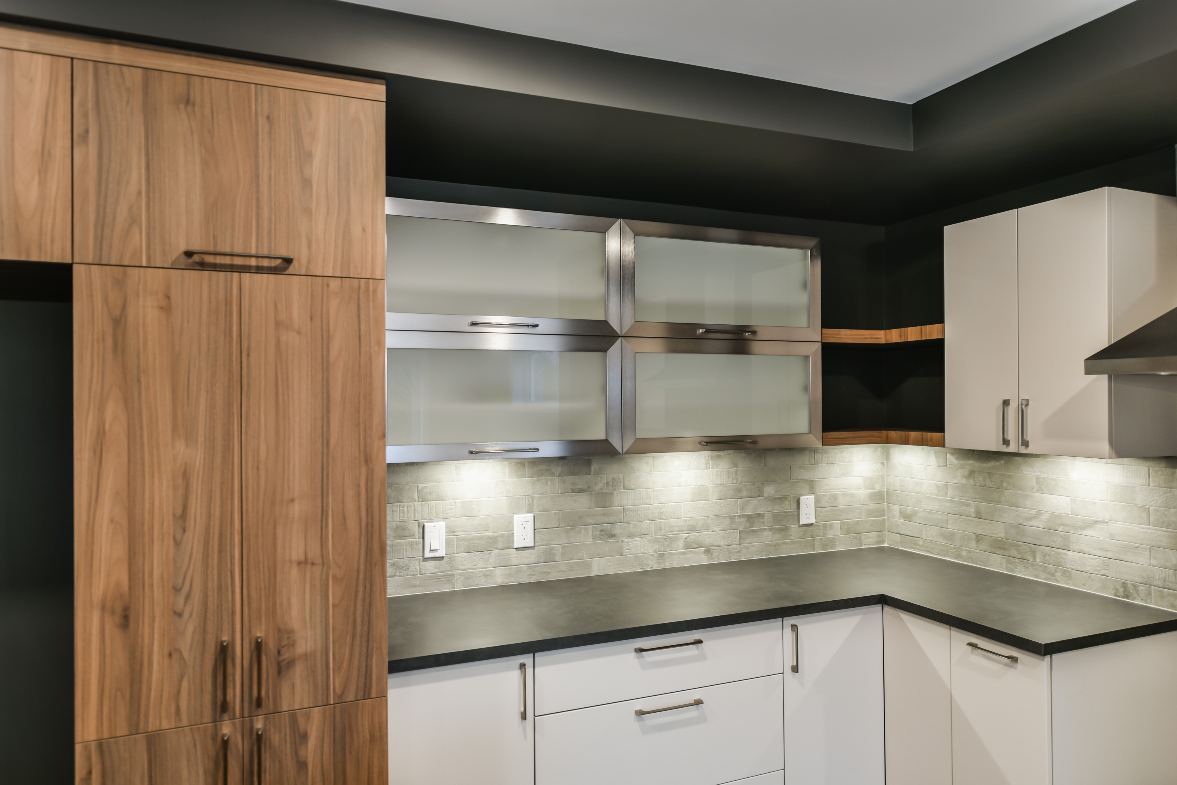 What kind of Paint Colour Finish to you use on Kitchen Cabinets: Choosing the Perfect Satin, Gloss, or Matte for Your Space