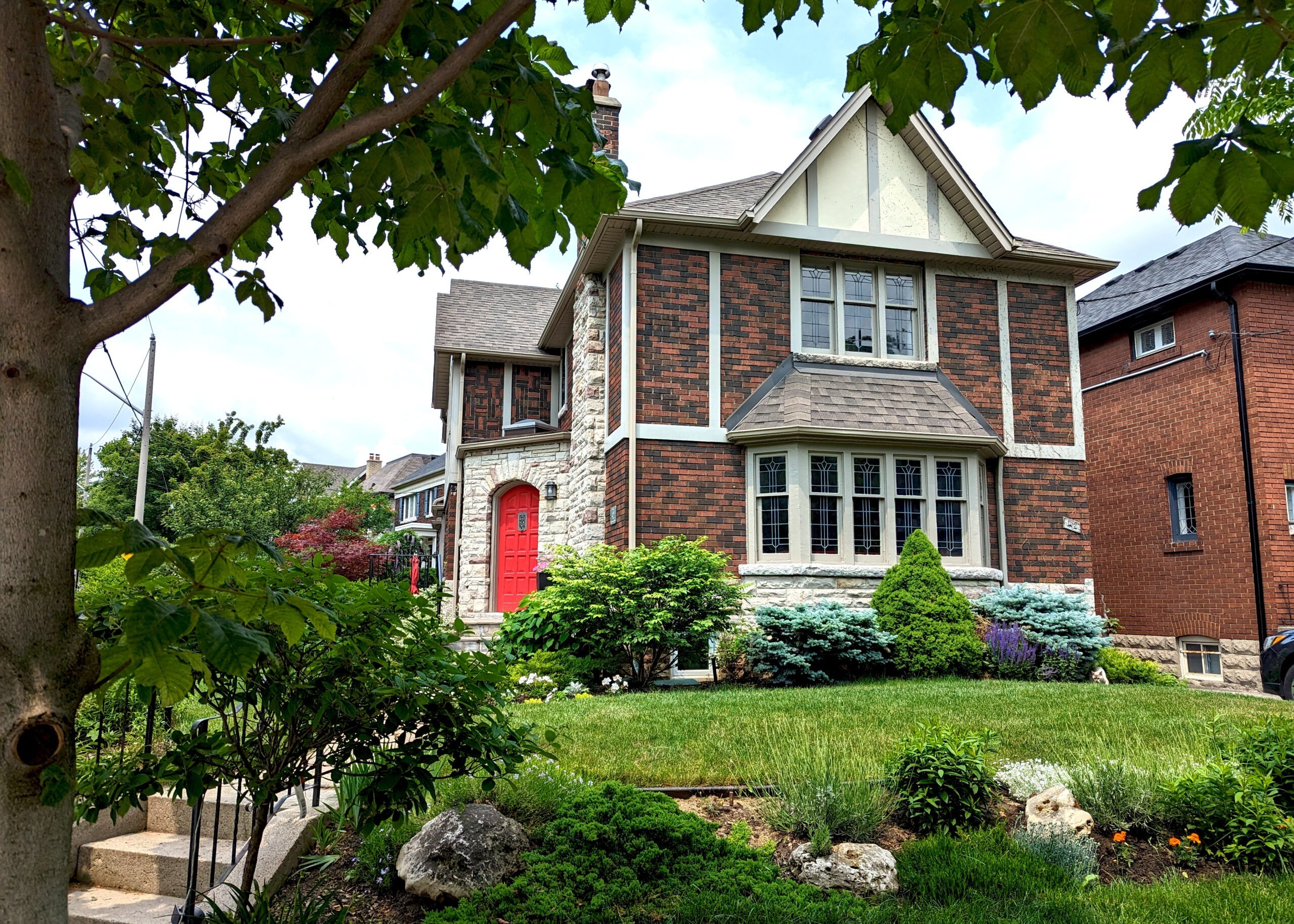 After photo of painting and carpentary of an exterior of a house in Benninton heights, The beaches, Toronto.