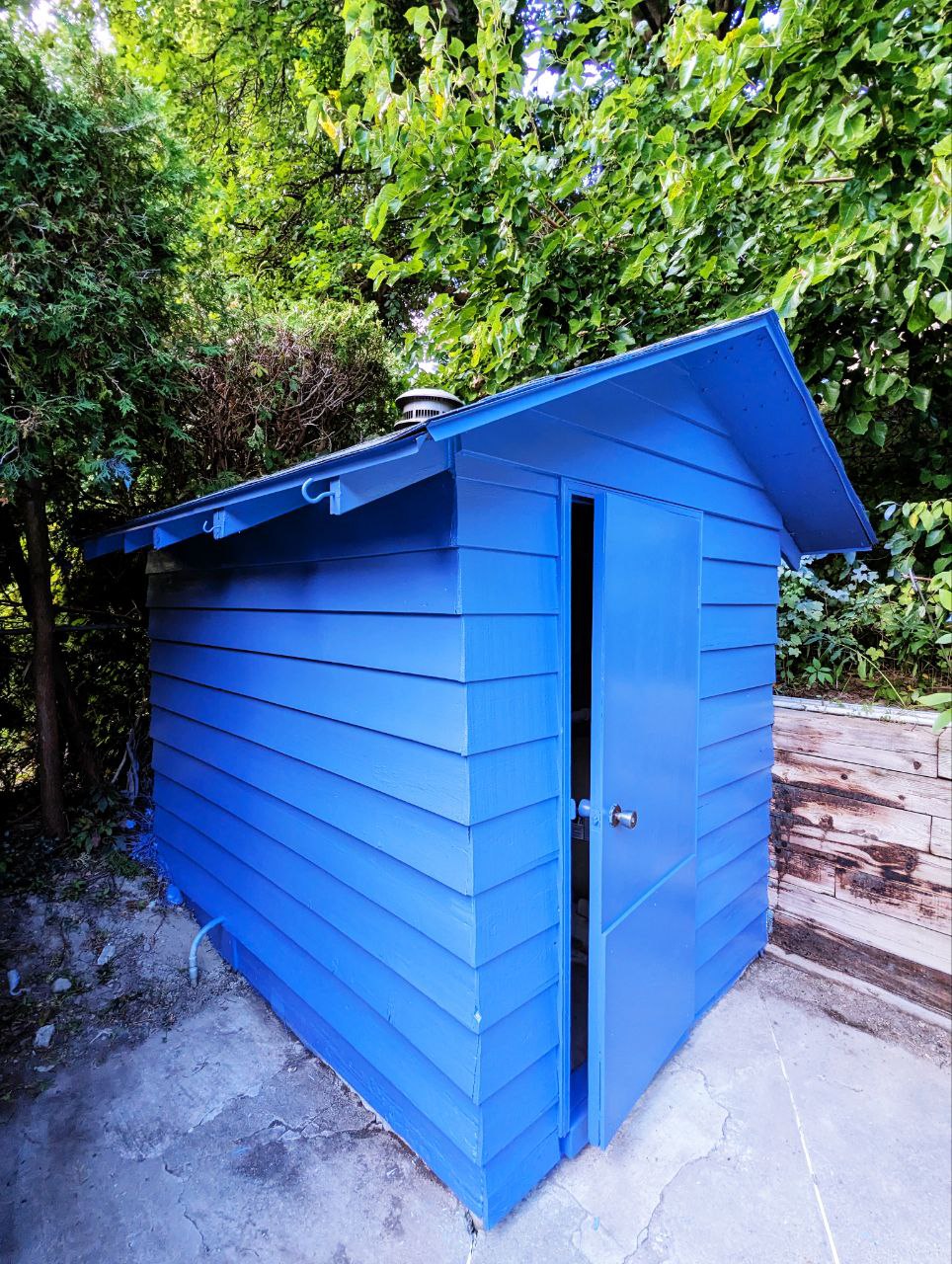 Exterior painting project in North York, Toronto: shed/ pool house painted in a nice rich blue by BenjaminMoore.