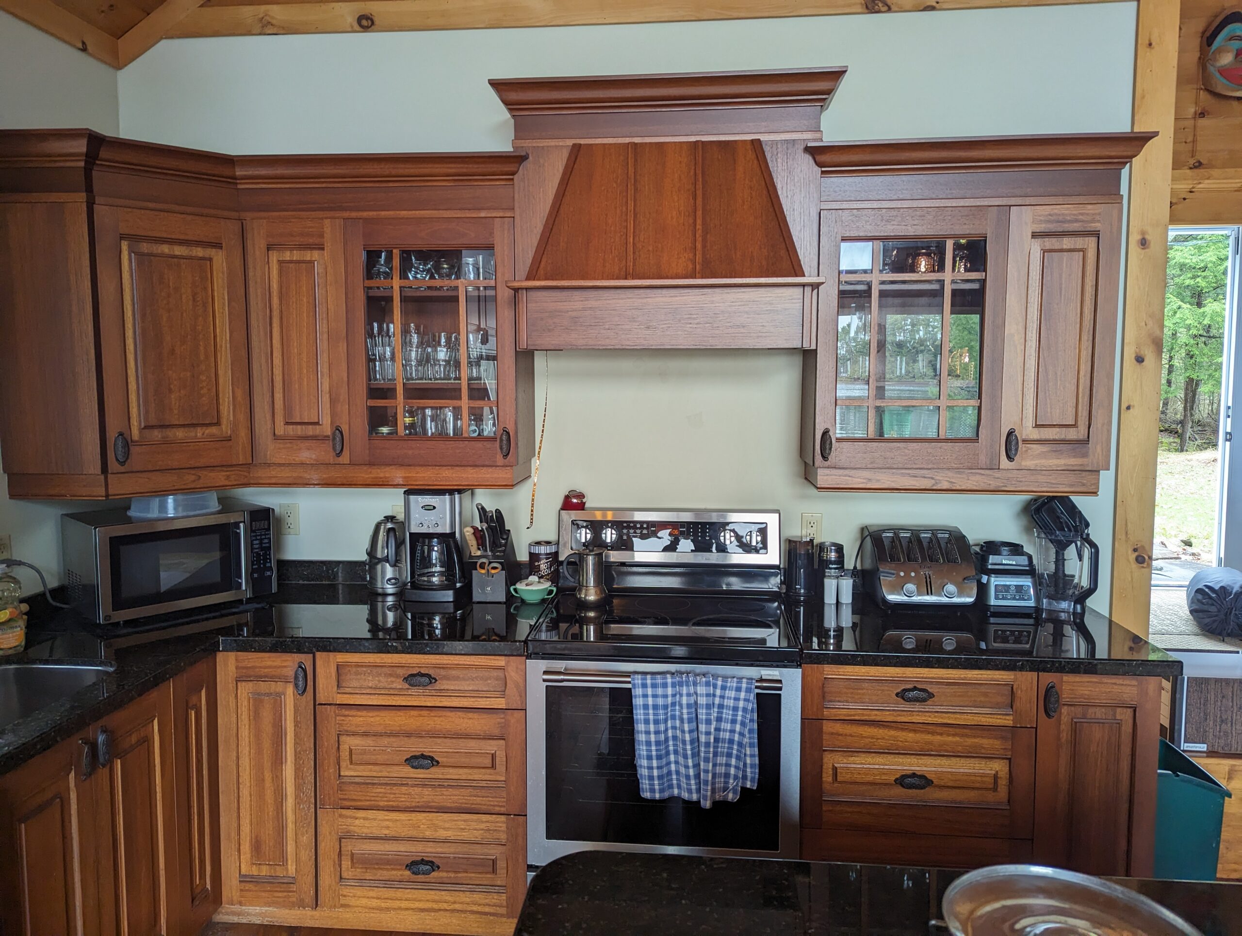 Cottage Cabinet Painting Refinishing in Kawartha before picture of stained red oak cabinets