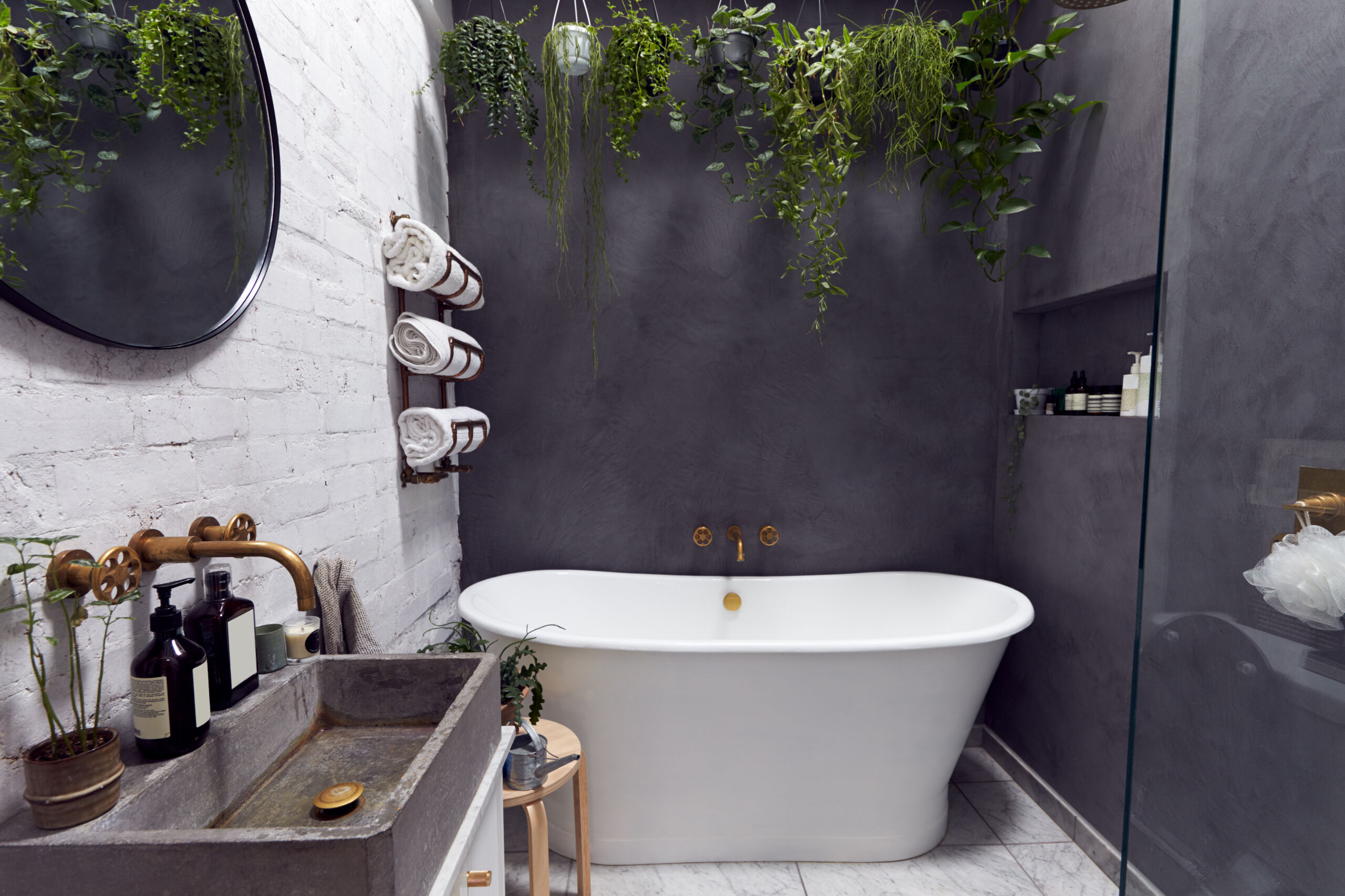 Charcoal Tadelakt Plaster on Bathroom Wall and Niches Charcoal Tadelakt bathroom wall with integrated niches in a modern interior.