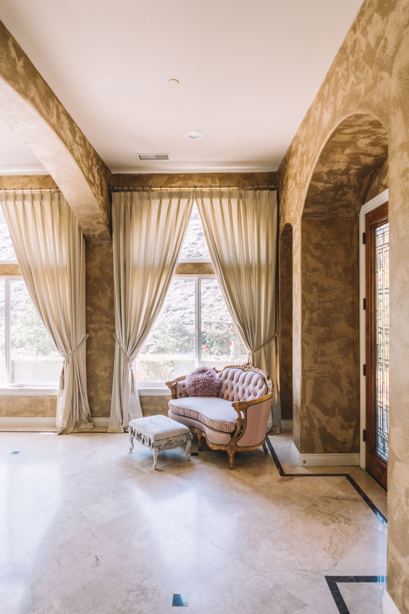Two-toned gold Venetian plaster in a grand Palm Beach foyer by Venetian plaster installers Florida, Jacksonville