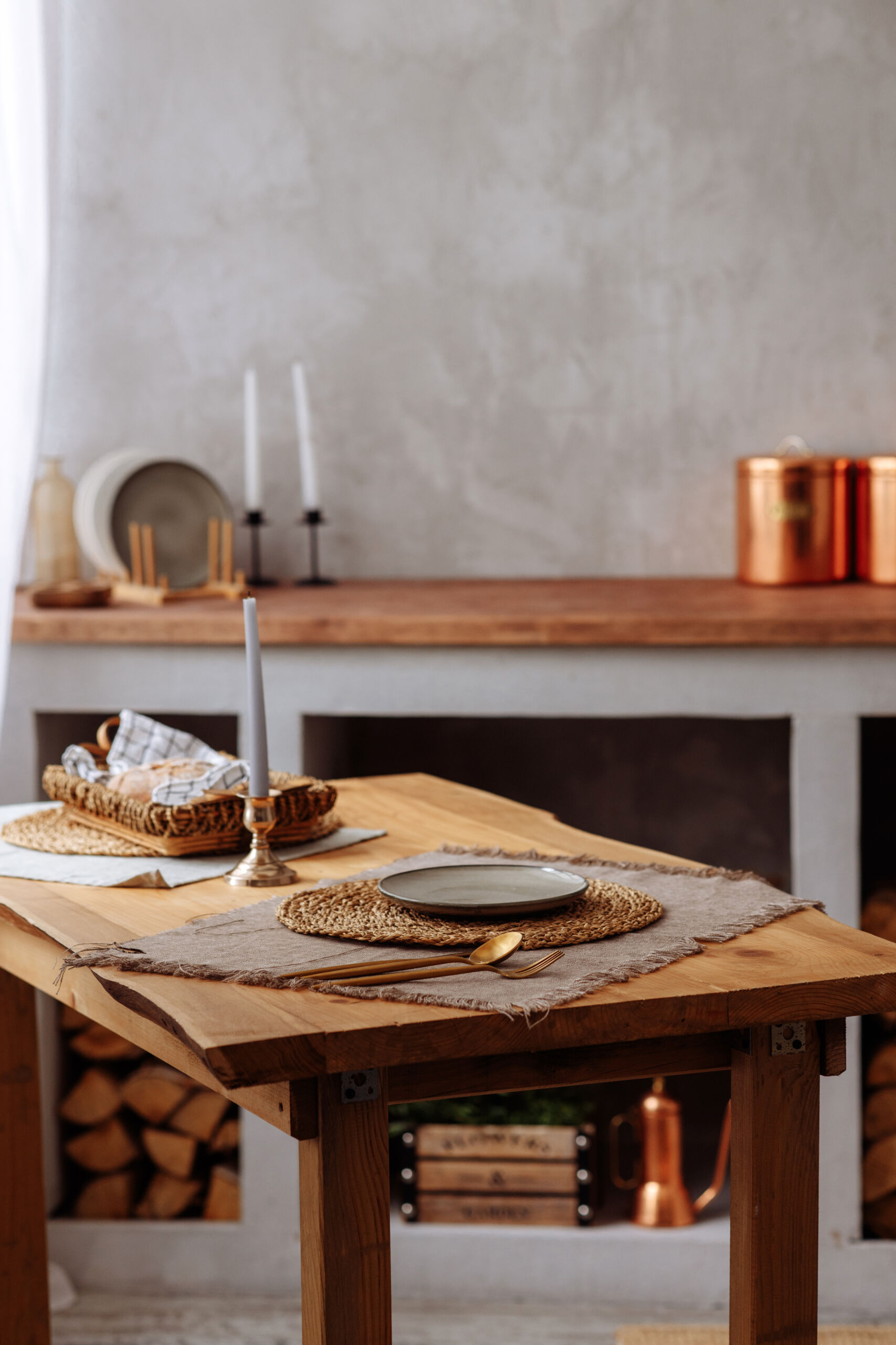 modern-rustic-interior-plaster-wood-wall-finishes-toronto-florida2 Warm gray plastered walls with natural wood accents in a modern dining room