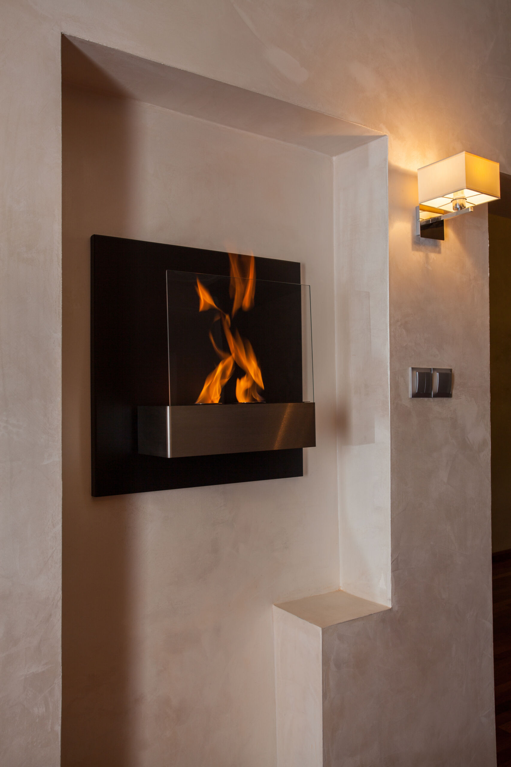 cloudy-home-closeup-of-original-and-modern-fireplace-microcement-finish-woodbridge Close-up of a transitional Woodbridge fireplace featuring a cloudy microcement finish, highlighting the subtle movement and texture.