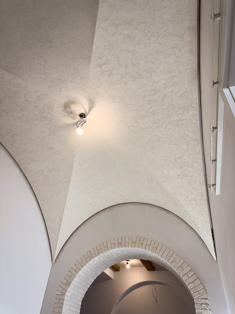 0ld-tuscan-venetian-plaster-ceiling-for-rustic-farmhouse-home-in-kleinburg-3