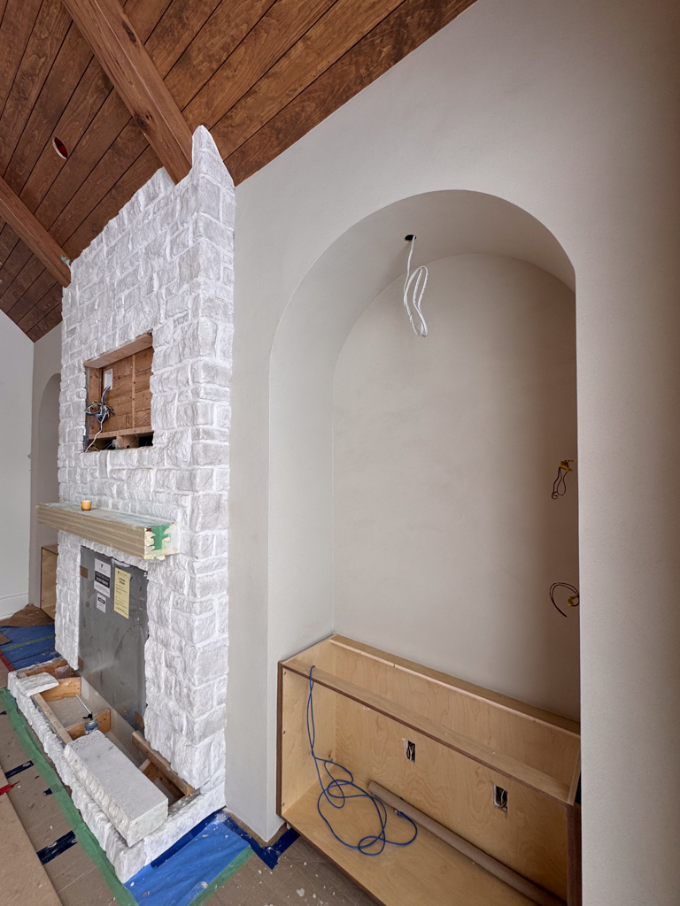 Seamless-Microcement-built-in-media-wall-kleinburg-3