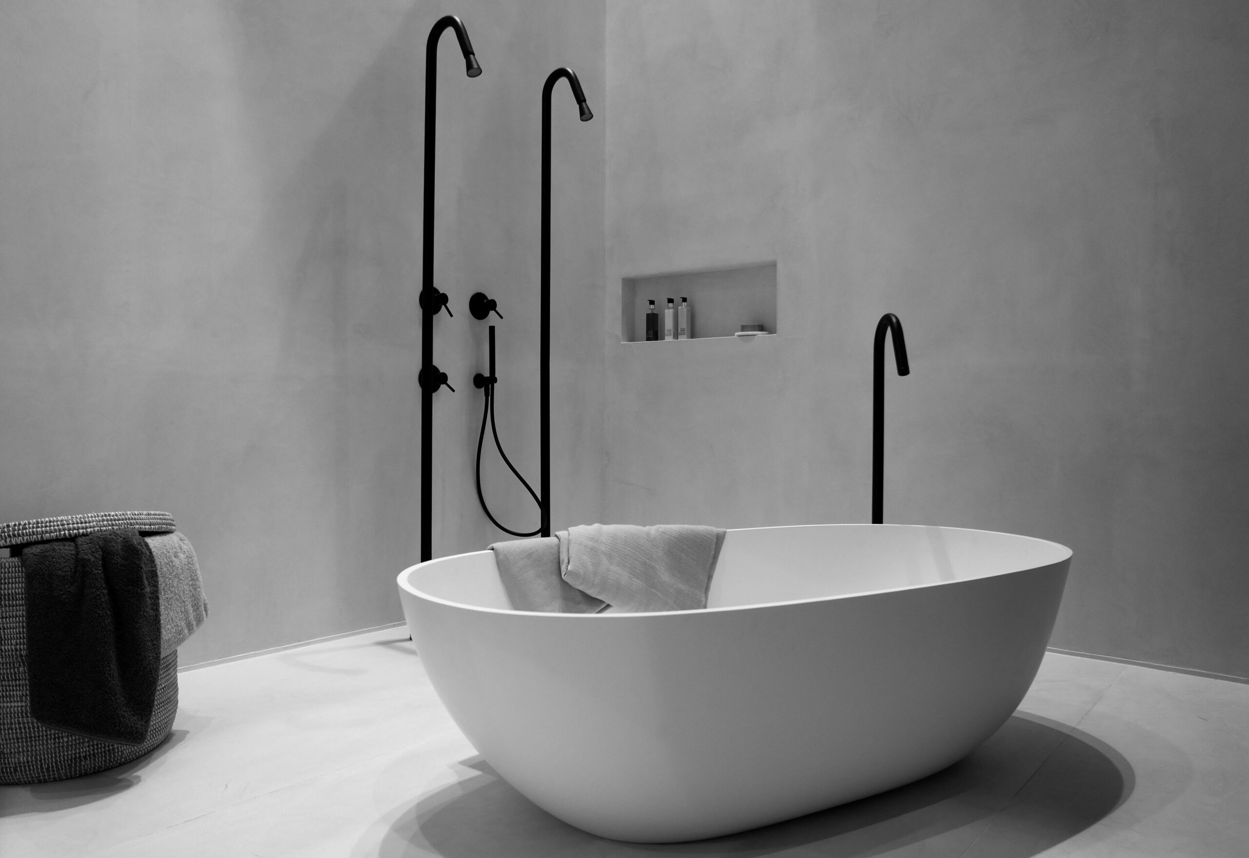 Modern Seamless Microcement home spa walls and floors