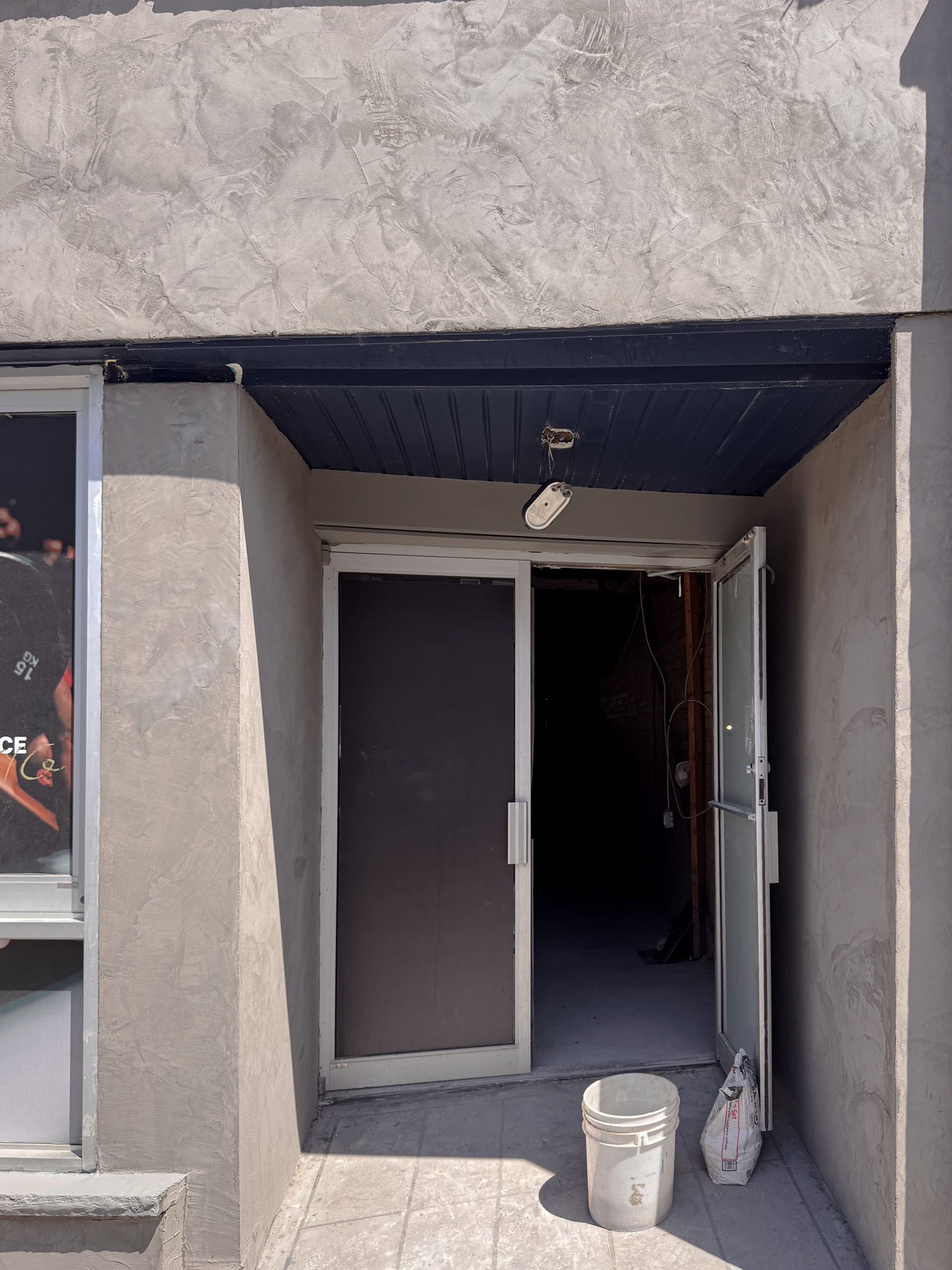 exterior-microcement-over-bricks-for-store-facade-in-toronto