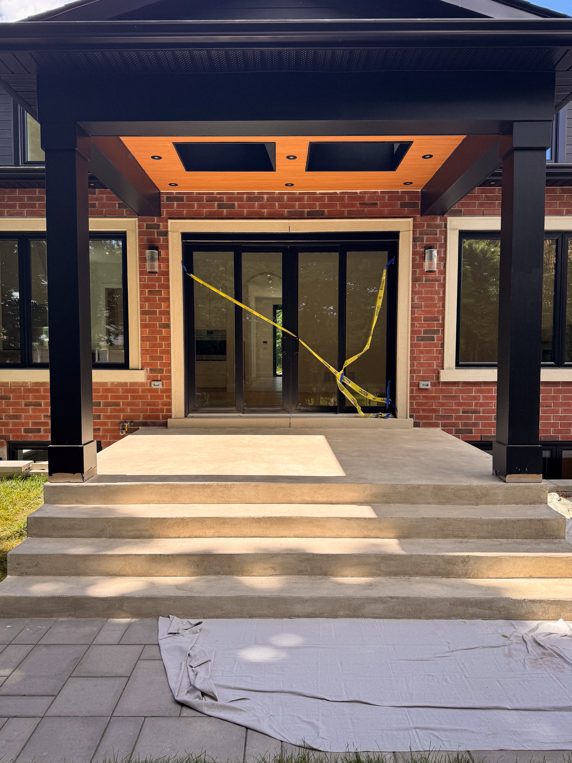 toronto-front-porch-deck-warm-white-microcement-finish A modern front porch and back deck in Toronto finished in a smooth, seamless, soft warm white exterior microcement.