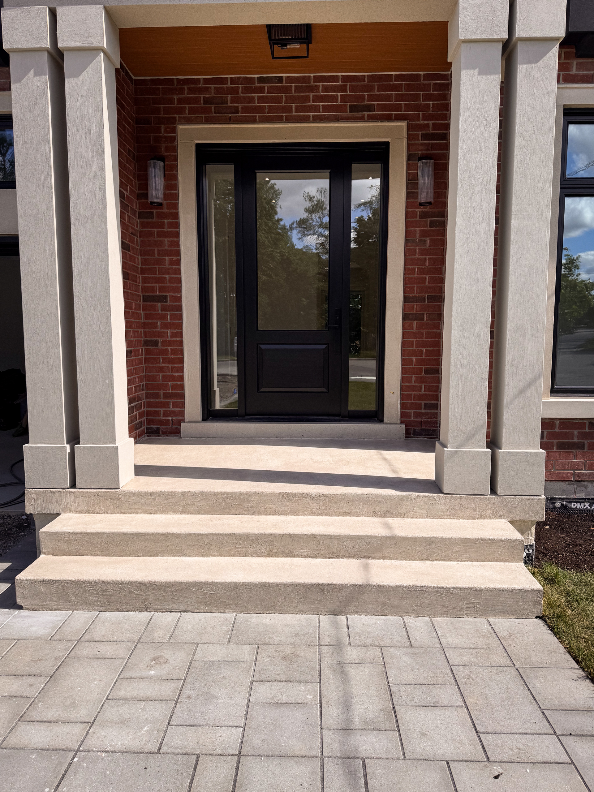 toronto-front-porch-deck-warm-white-microcement-finish A modern front porch and back deck in Toronto finished in a smooth, seamless, soft warm white exterior microcement.