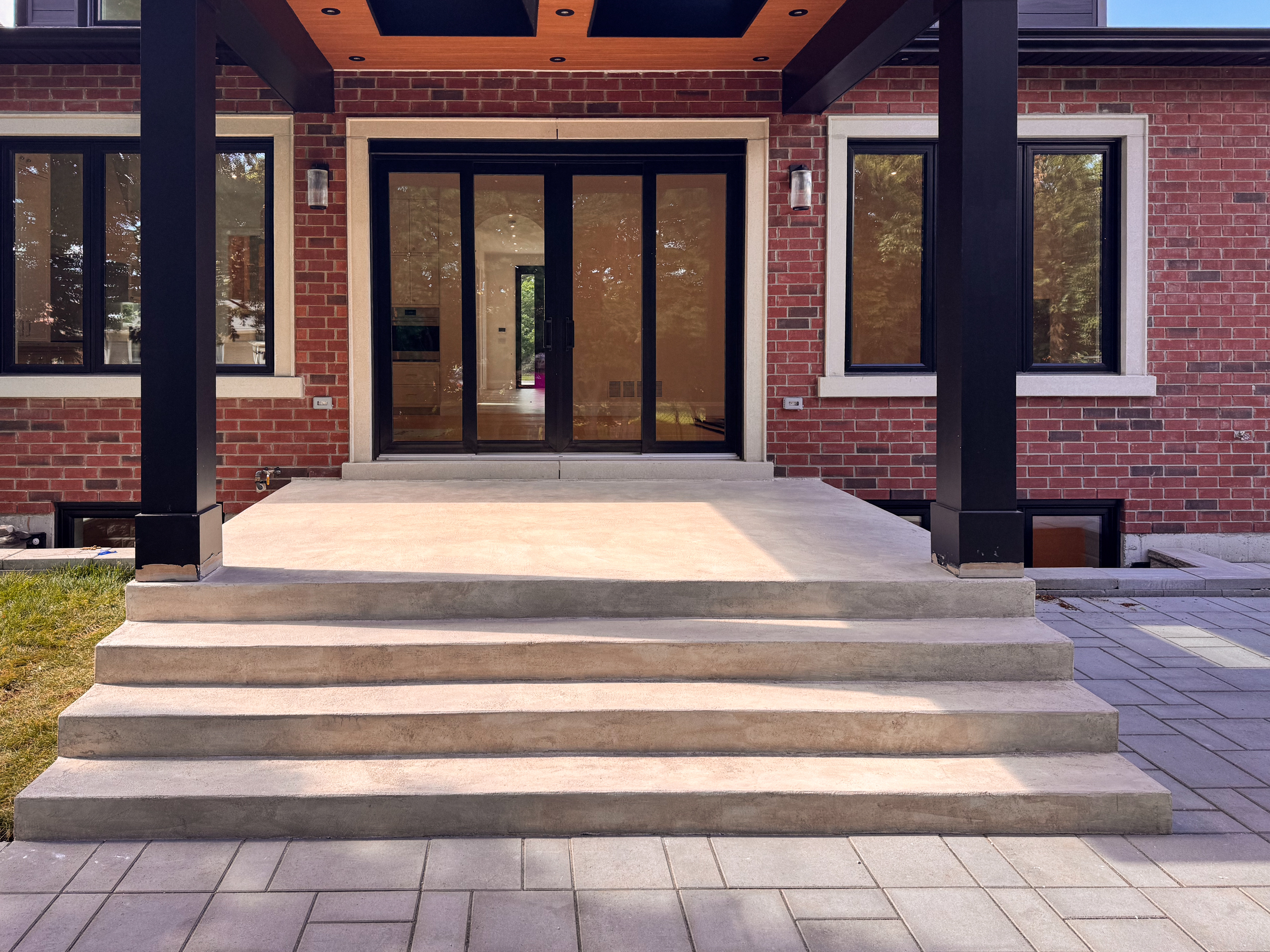 toronto-front-porch-deck-warm-white-microcement-finish A modern front porch and back deck in Toronto finished in a smooth, seamless, soft warm white exterior microcement.