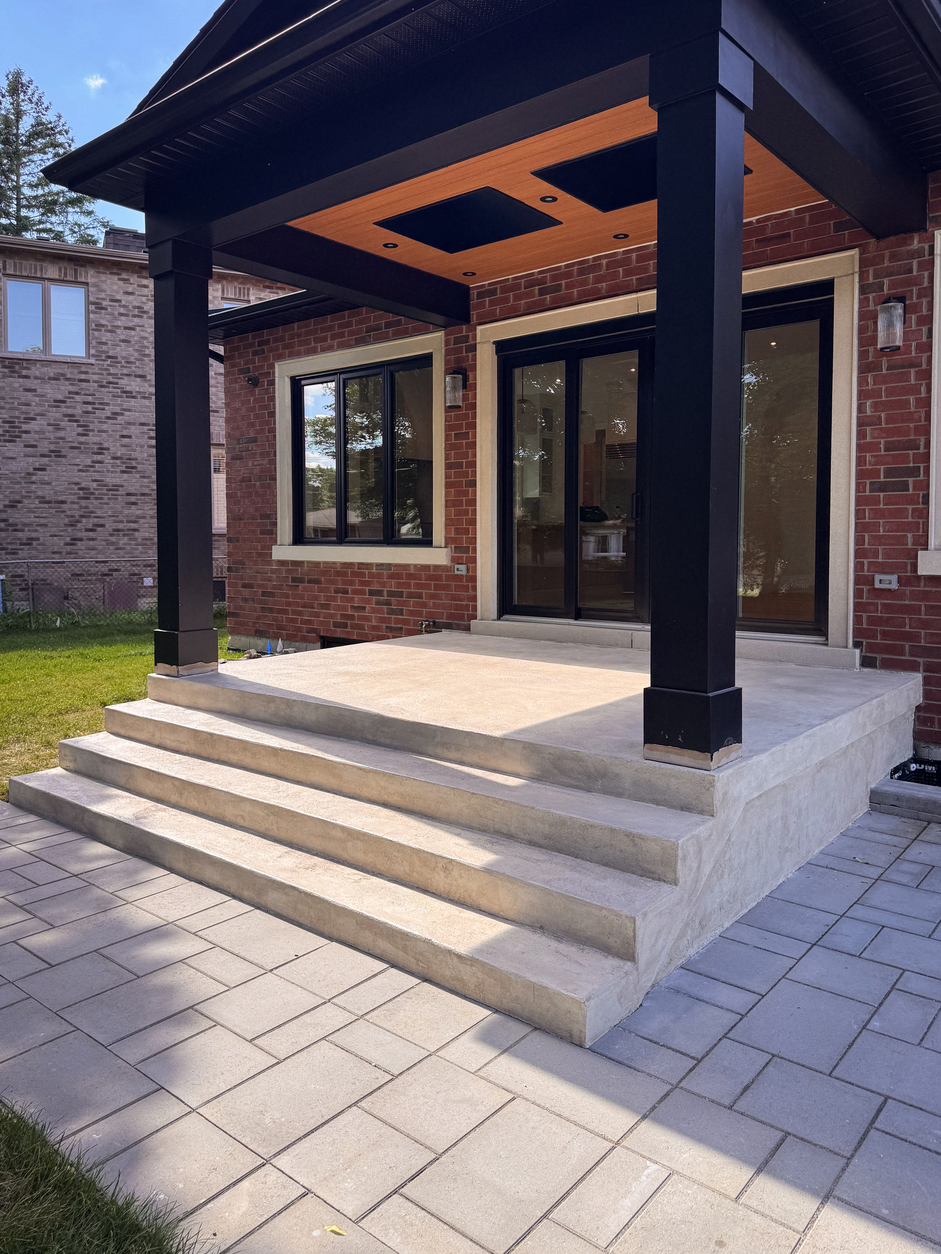 toronto-front-porch-deck-warm-white-microcement-finish A modern front porch and back deck in Toronto finished in a smooth, seamless, soft warm white exterior microcement.